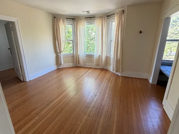 216 1/2 10th Ave, Seattle, WA 98122
