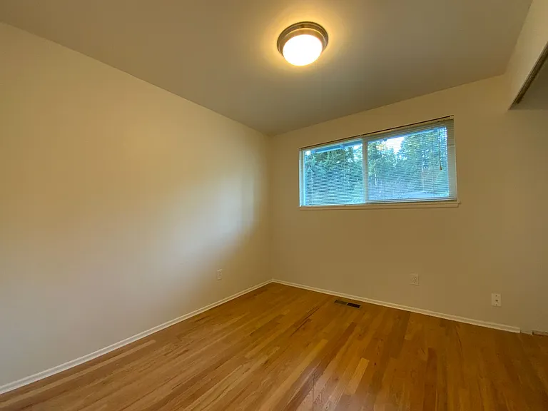 1628 202nd Pl SW — Photo 15