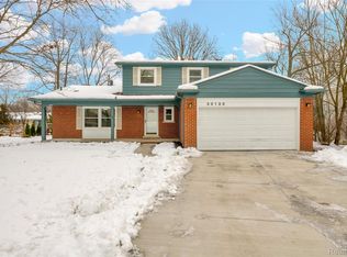 30120 Spring River Dr, Southfield, MI 48076