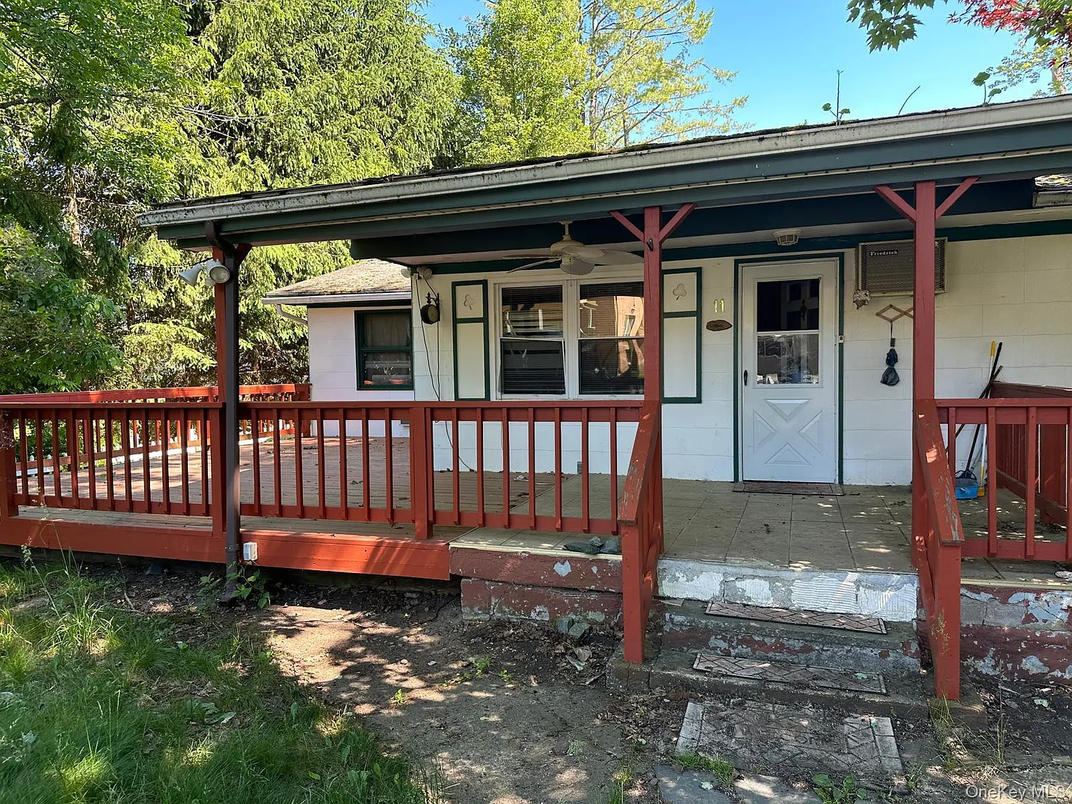 3 bed, 2.0 bath, 1428 sqft, $2,100 — Photo 2
