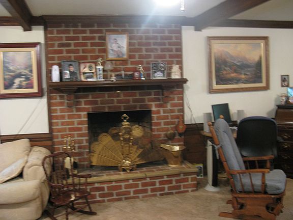Living Room W/Gas Fireplace 