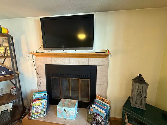 4th image of 1631 W Spring St