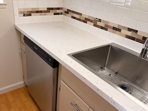5th image of 1405 Oak Grove Ave APT 103