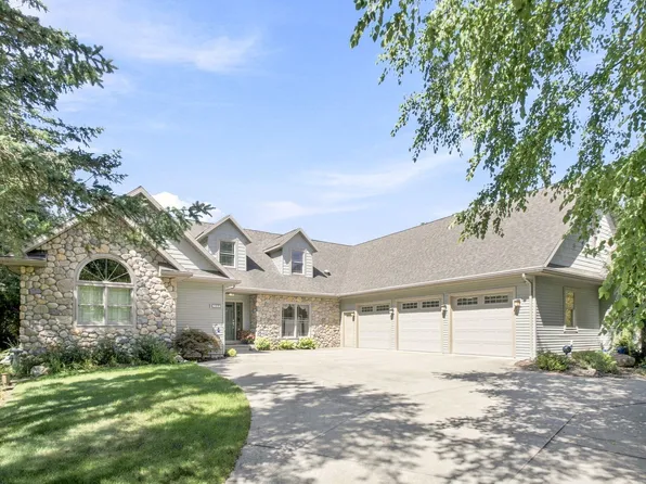 2992 E Bluffwood Ter, Saint Joseph, MI 49085