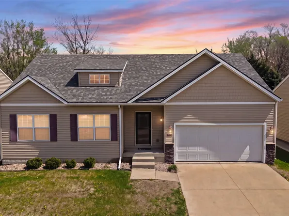 1717 90th St, West Des Moines, IA 50266