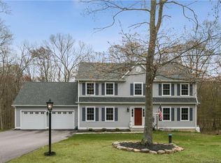 4 Kalmia Dr, Gales Ferry, CT 06335