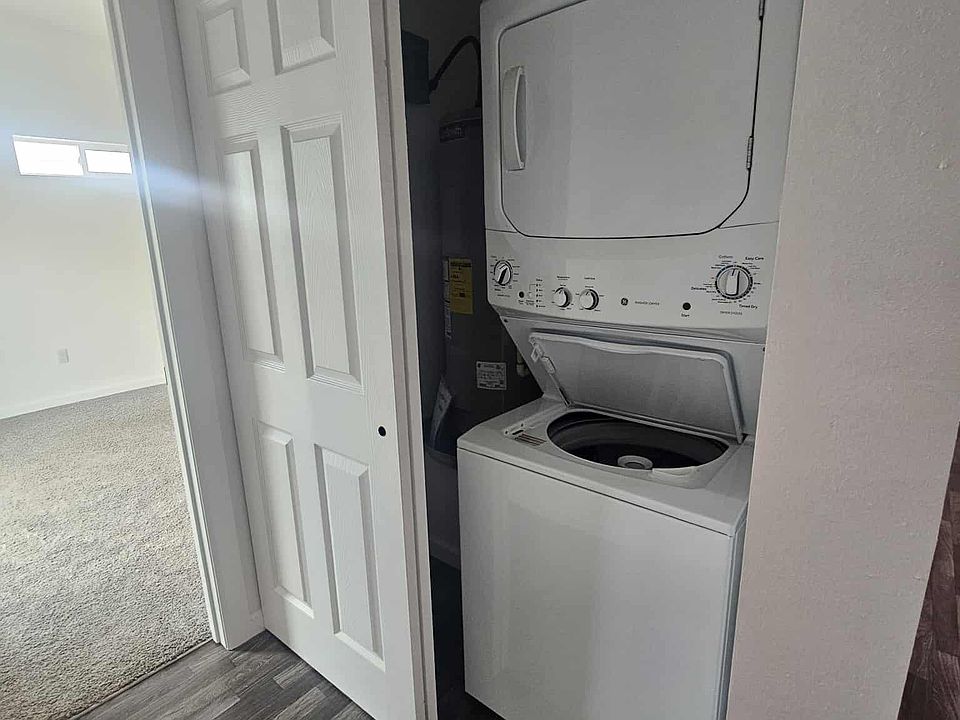 2nd image of 2595 Holly Ave #2