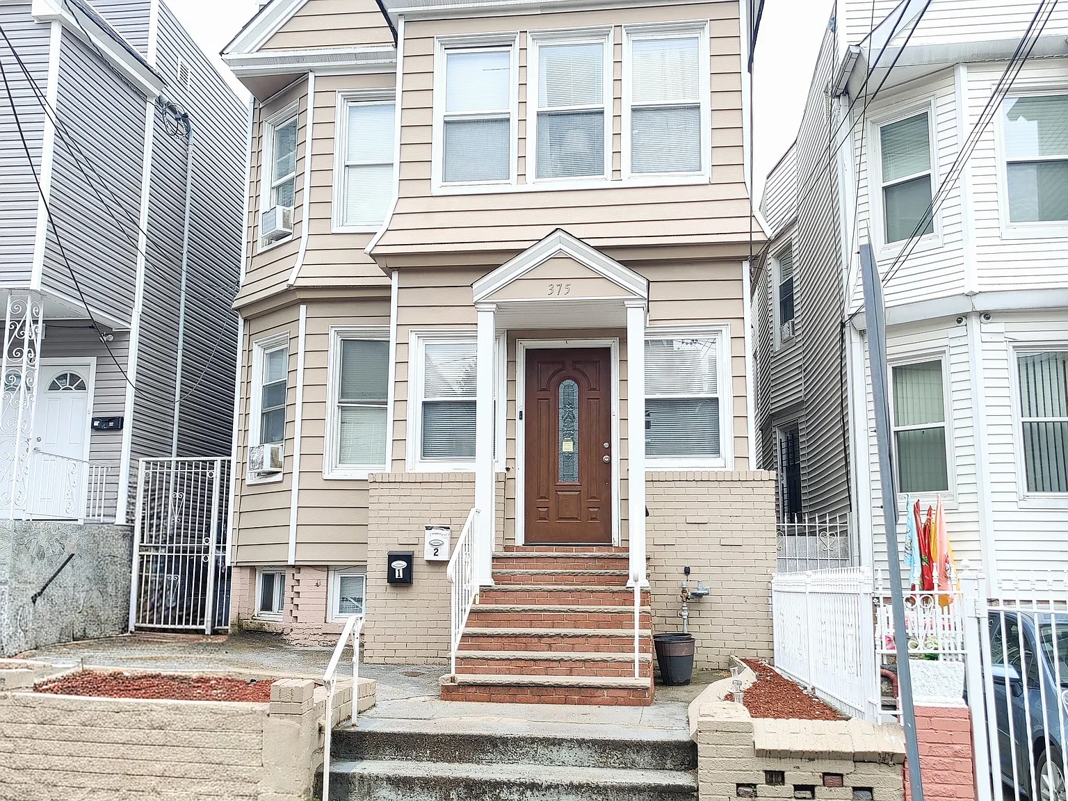 3 bed, 1000 sqft, $2,450 — Photo 1
