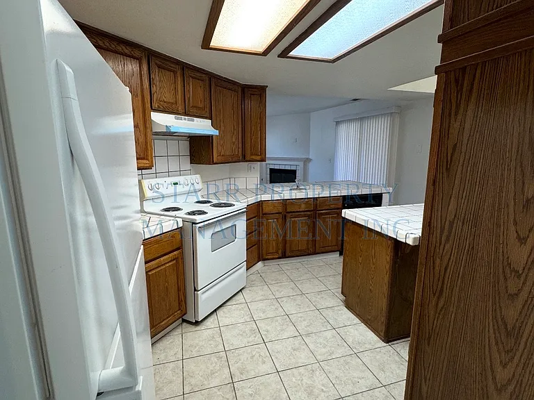 6059 Gentry Ave — Photo 6