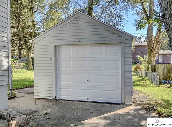 3rd image of 6127 Emmet St