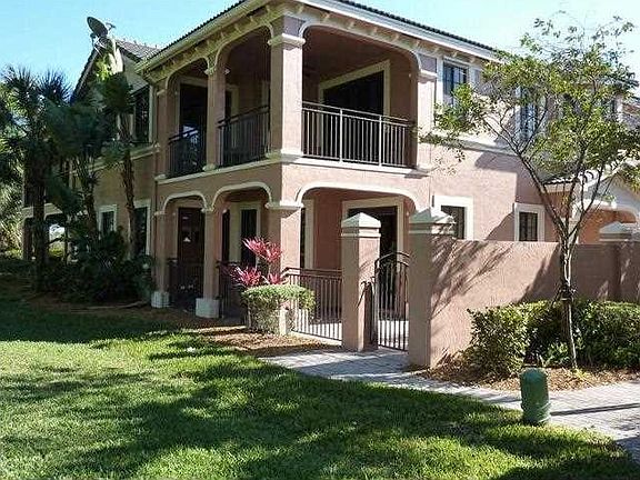3rd image of 2763 Kinsington Cir #8-1