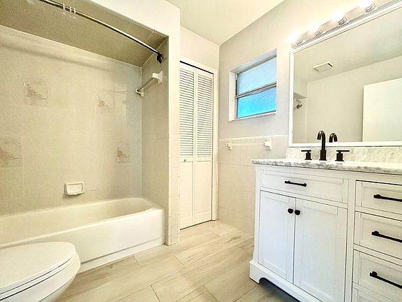 5th image of 1203 SW 34th St