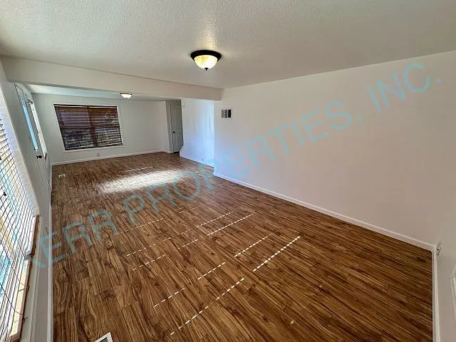 Charming 3-Bedroom Retreat in Estacada Spacious 1,370 Sq Ft Haven! — Photo 2