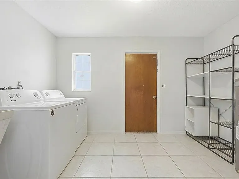 2325 Lauderdale Ct — Photo 11