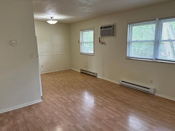 2nd image of 1117 Lewis St #6