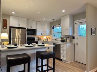 1205 E Ironwood Dr, Mount Prospect, IL 60056