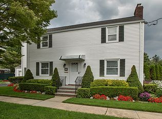 63 Raymond St, Hicksville, NY 11801