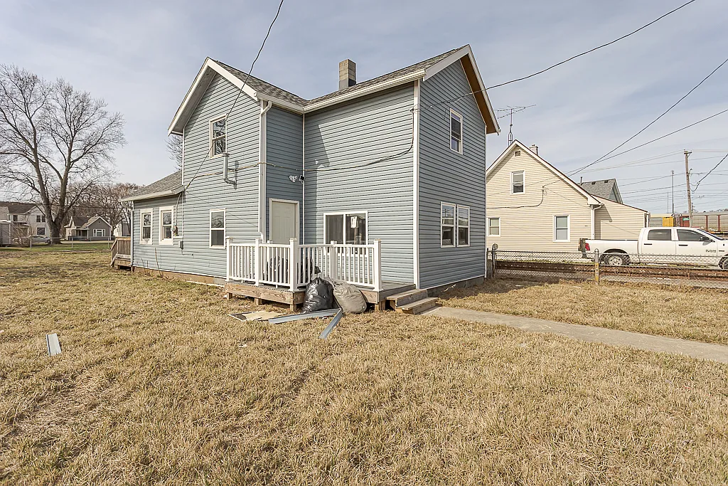 4 bed, 1284 sqft, $1,525 — Photo 1