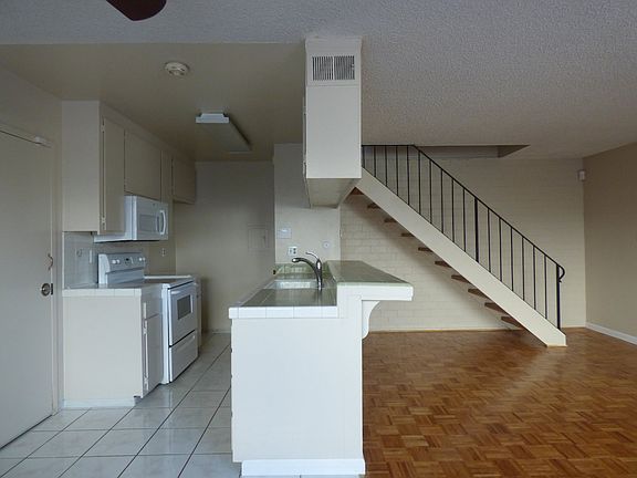 4th image of 5528 Spinnaker Dr APT 3