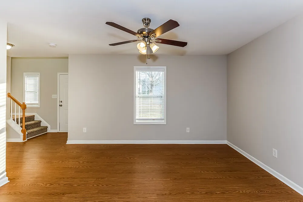 3 bed, 2.5 bath, 1430 sqft, $2,120 — Photo 4