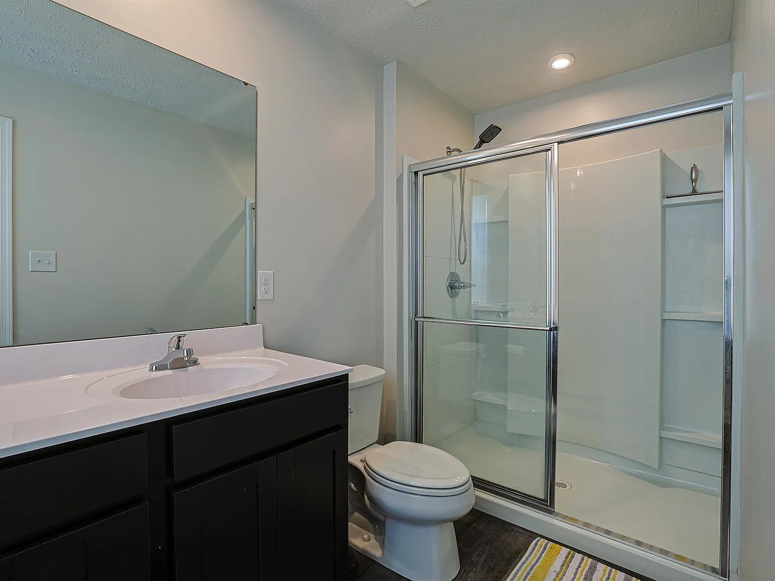 4 bed, 2.5 bath, 1900 sqft, $1,595 — Photo 1