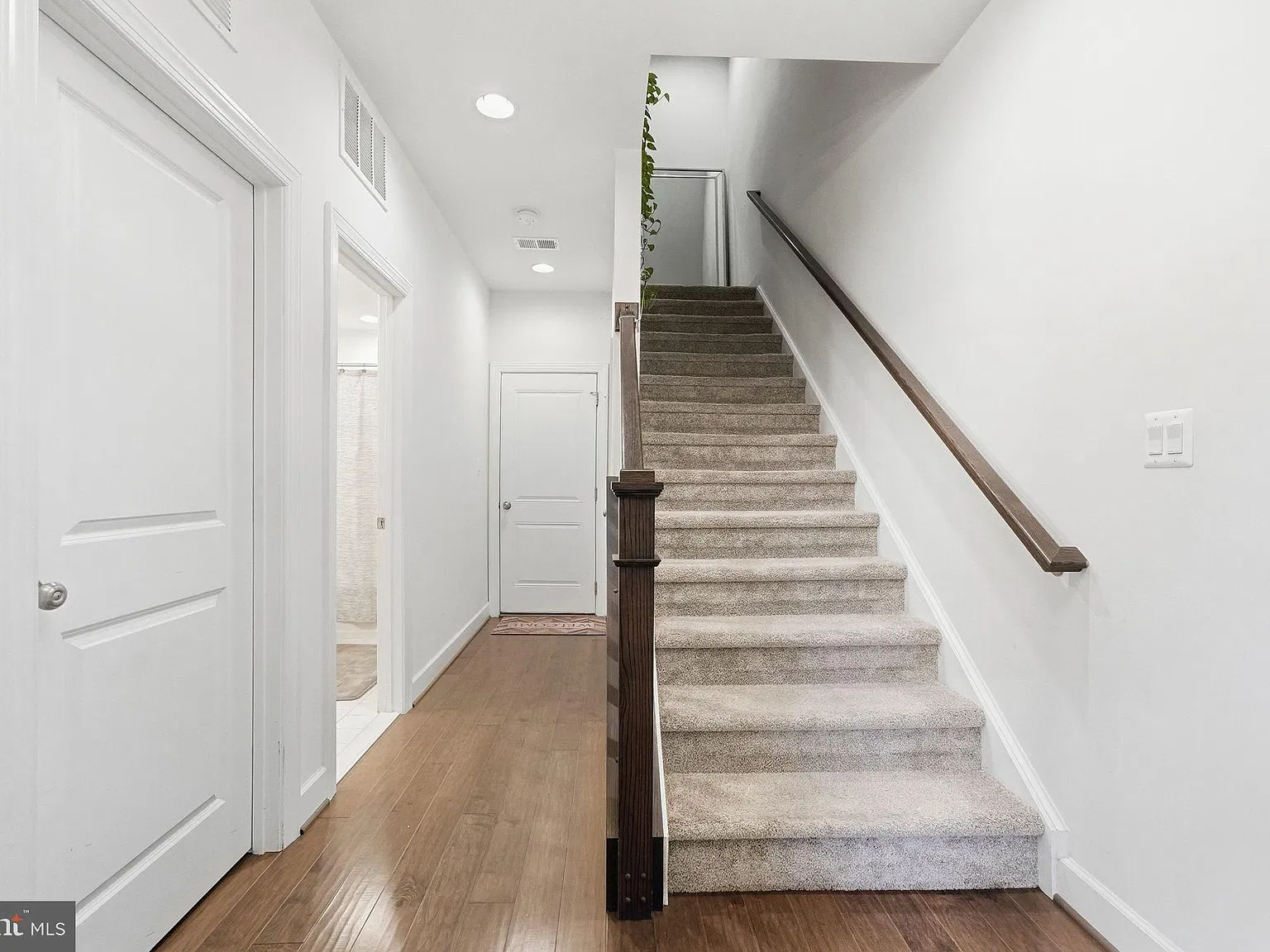 4 bed, 3.5 bath, 2552 sqft, $3,500 — Photo 1