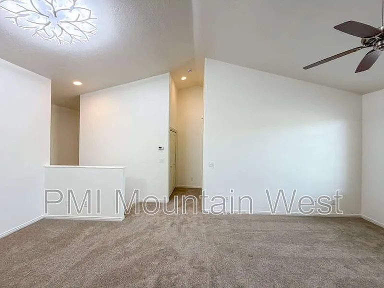 443 Kent Dr — Photo 15