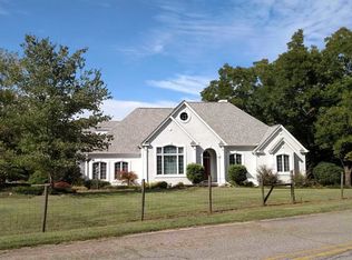 208 Foxtail Dr, Hartwell, GA 30643