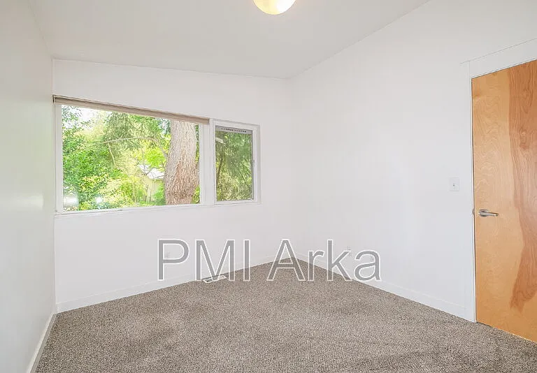 11336 40th Ave NE — Photo 7