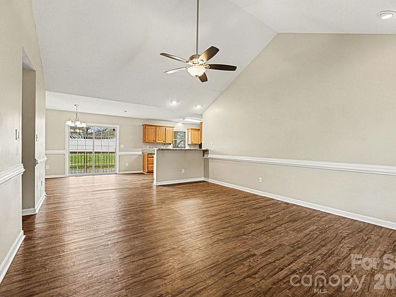 3rd image of 134 Clearview Rd