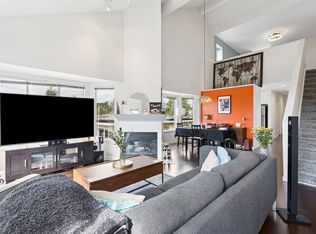 131 W 20th St #303, North Vancouver, BC V7M 1Y2