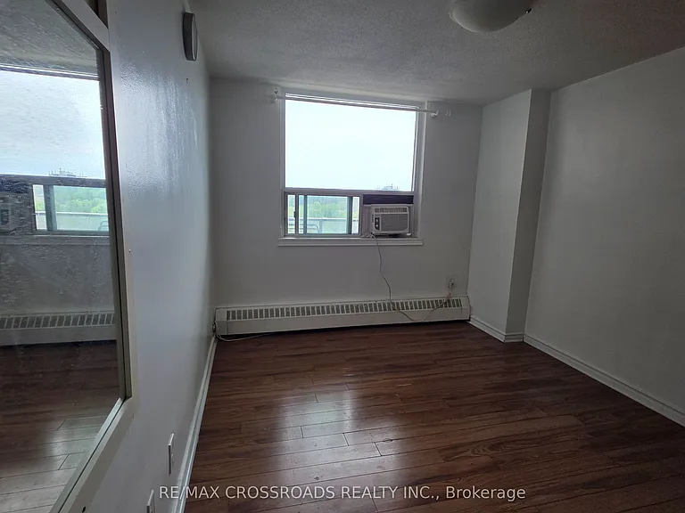 180 Markham Rd #921 — Photo 31