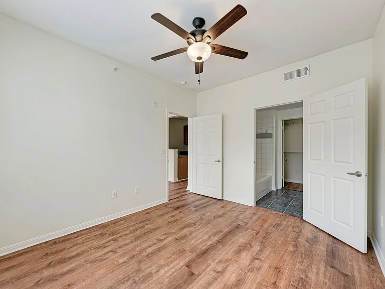 2502 Leon St #518 — Photo 9