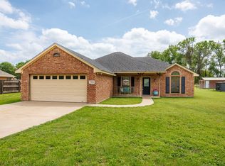 704 Janis St, Granbury, TX 76049