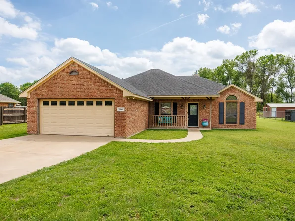 704 Janis St, Granbury, TX 76049