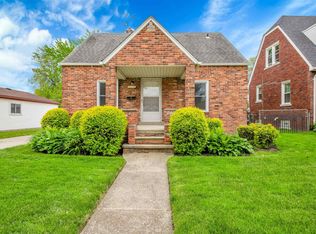 22932 Hoffman St, Saint Clair Shores, MI 48082