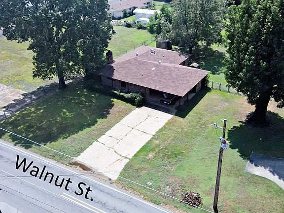 3rd image of 2427 Walnut St