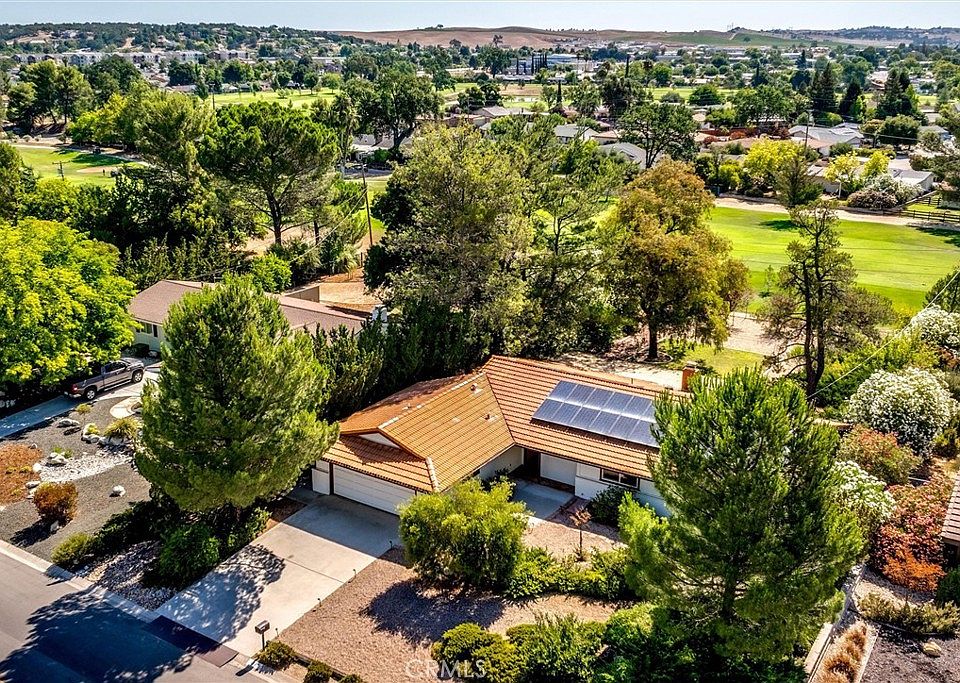 1st image of 1523 Country Club Dr