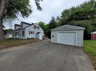 11 Hallowell St, Winslow, ME 04901