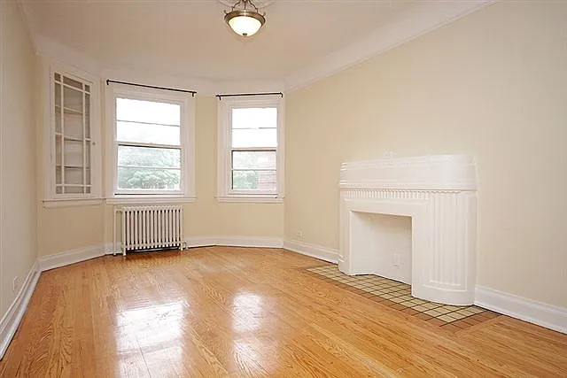 235 Charlotte St — Photo 3