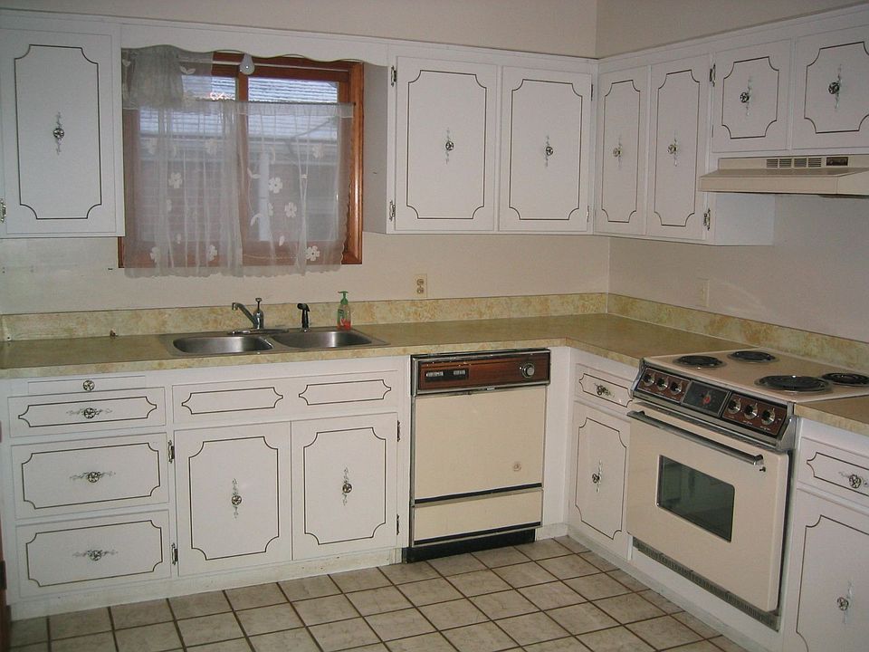 1st Kitchen (upstairs)