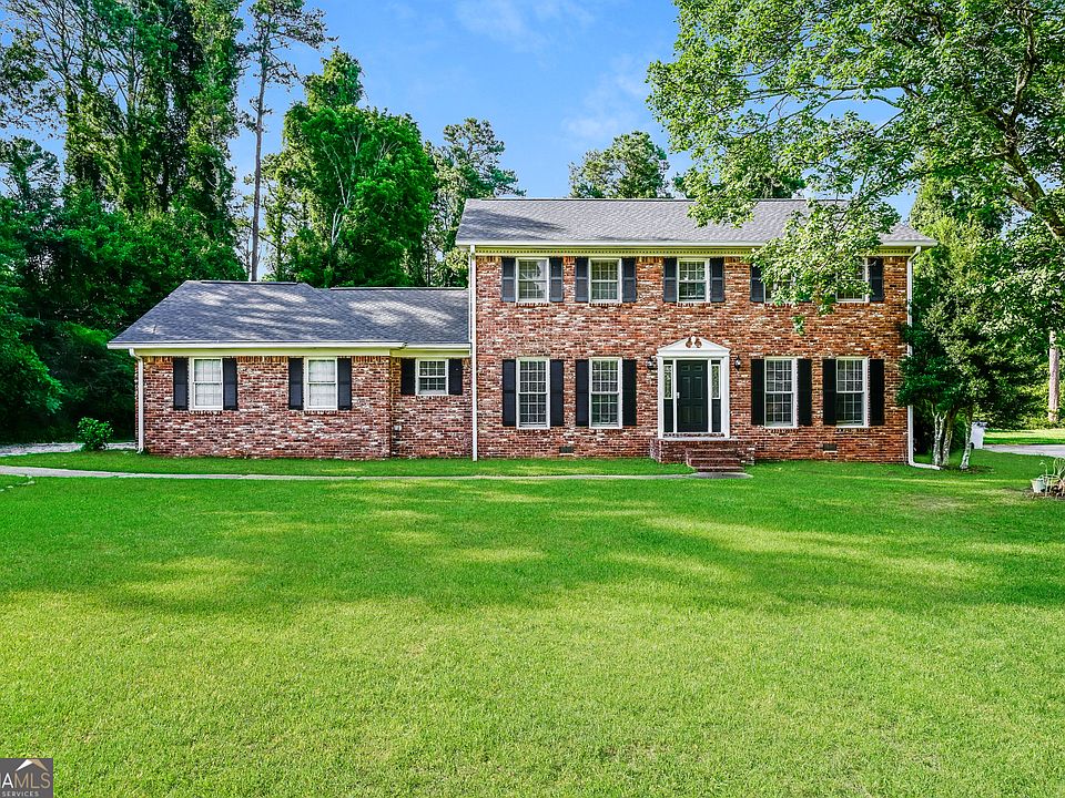 1st image of 2216 Country Club Dr SE