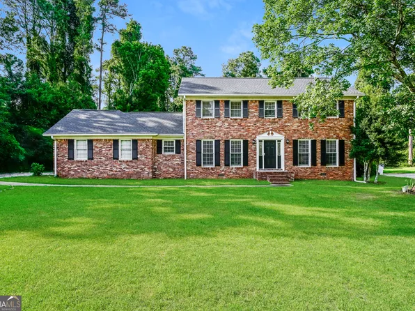 2216 Country Club Dr SE, Conyers, GA 30013