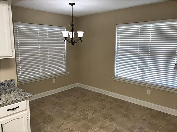 3rd image of 628 Shady Creek Trl