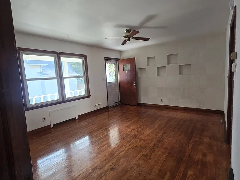 1524 Jackson St — Photo 2