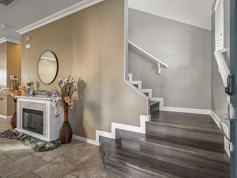 12025 W Polk St — Photo 8