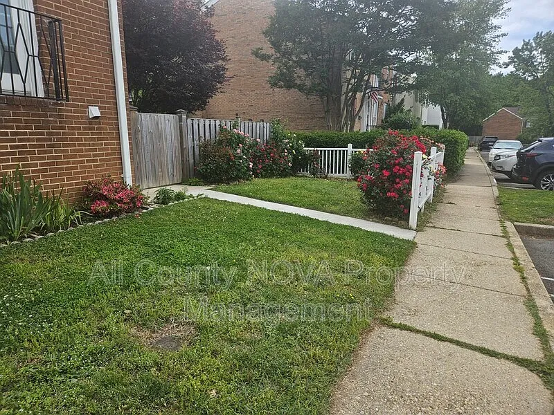 Building Photo - 3353 Ardley Ct