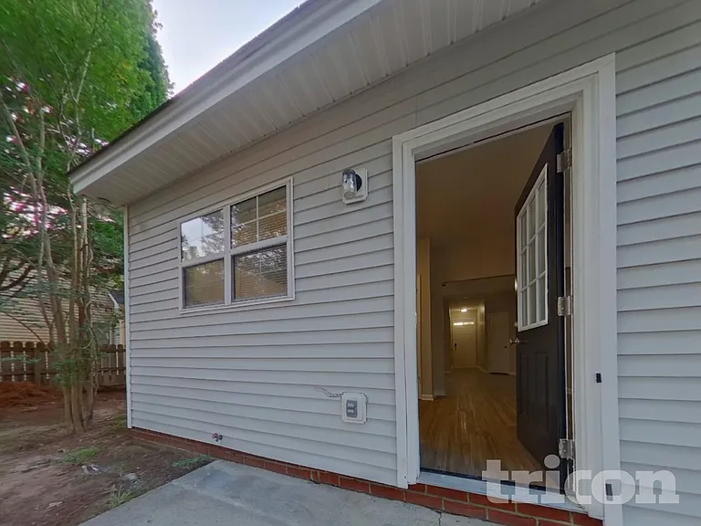 101 Royal Crest Dr — Photo 15