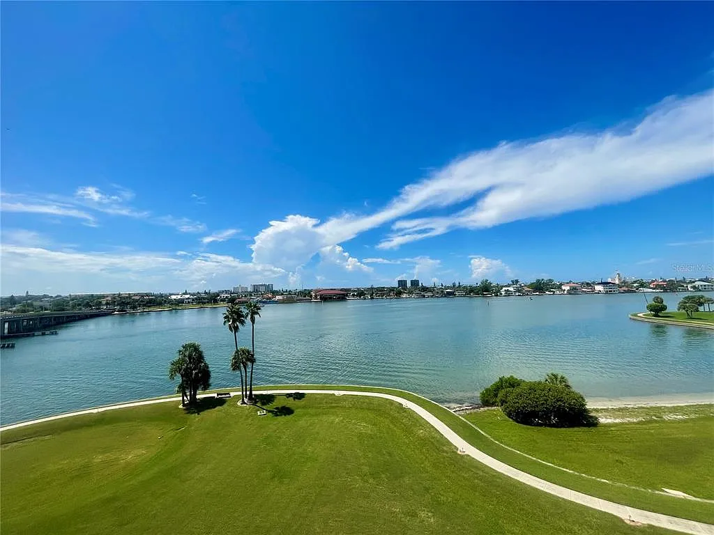 2 bed, 2.0 bath, 1200 sqft, $3,500 — Photo 3