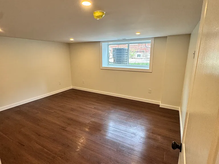 1220 Hollywood Ave #1 — Photo 4